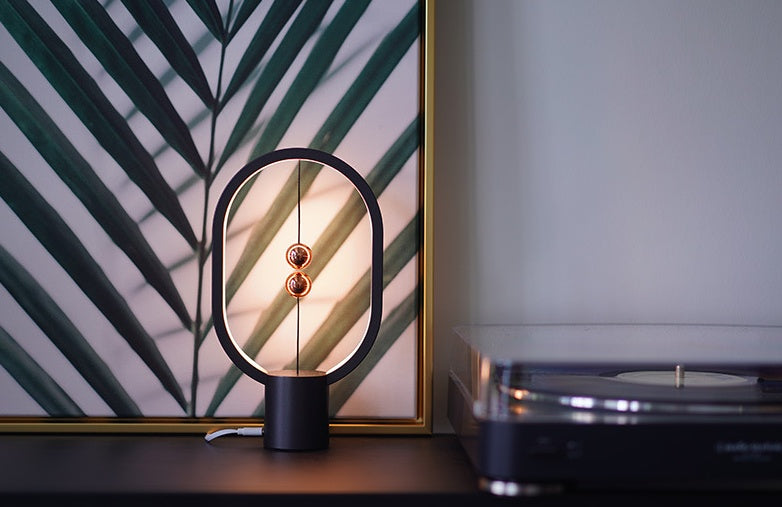 Aura Magnetic Balance Lamp